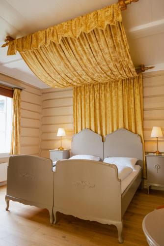 Lom Hotel | Røisheim Hotel & Skysstasjon