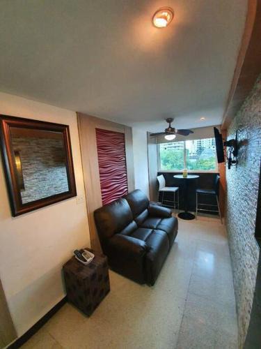 El Cangrejo Apartment | R.1111 Estudio ejecutivo, práctico, en el centro.