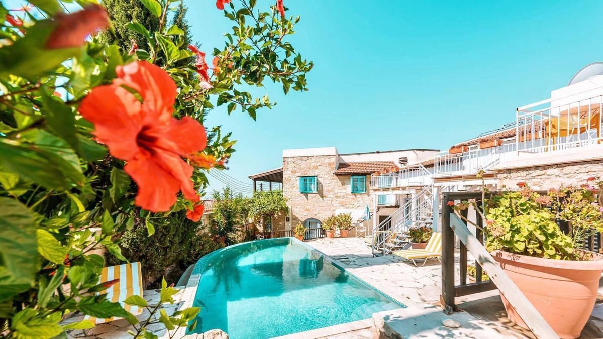 Tochni Apartment | R 1128 Toby’s Studio Standard Apartment / Tochni With Break Fast, Central Heating & Private Balcony