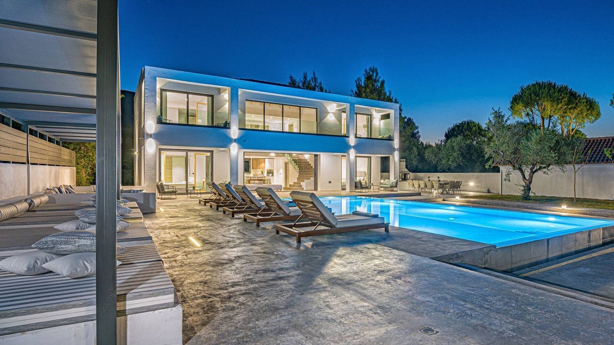 Pantokratoras Villa | R 705 Spacious Villa with Children Playground