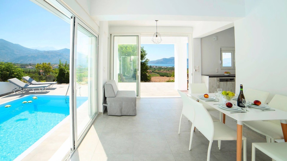 Dramia Villa | R 951 Bautista Villa with Mountain View, Garden view & Sea view/