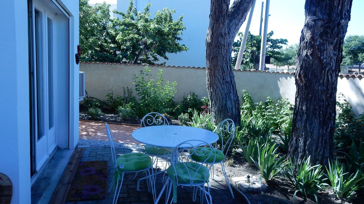 Port-Saint-Louis-du-Rhone House | R C In a villa - Between the Rhone and the Sea