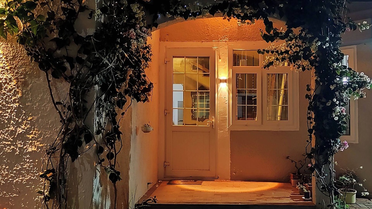 Tombeau Bay House | R GARDEN VILLA 1 – Apartment with Private Bathroom, Kitchen and Terrace
