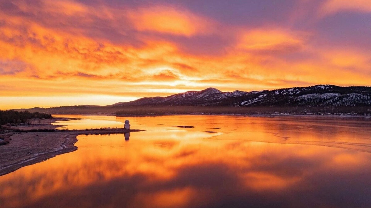 Big Bear Lake Cabin | “R” Hidden Gem💎CoZy&Romantic💋HotTub AC Tranquil Serene 1 Acre Golf Bikes