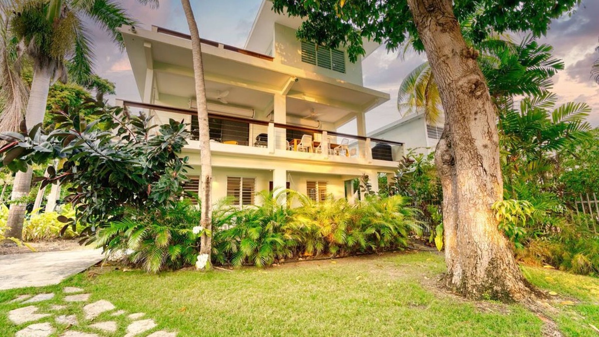 Ensenada House | R HOUSE on Steps Beach in the Tres Palmas Marine Reserve