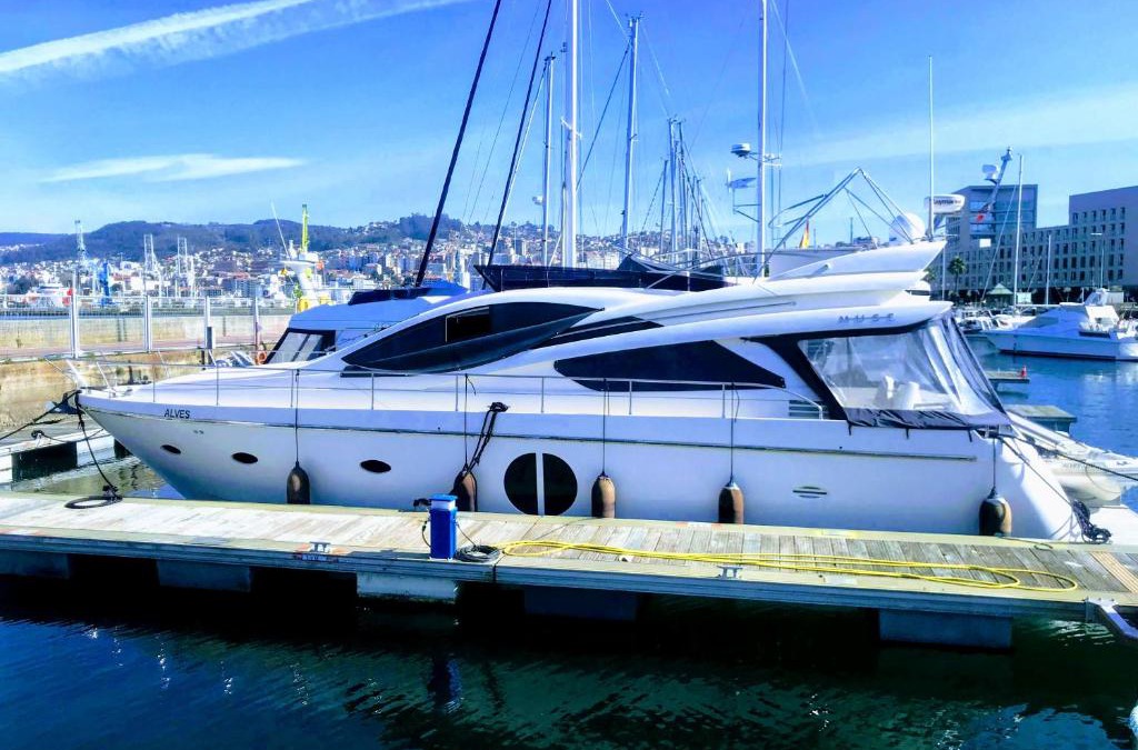 Vigo Boat Rental | R54 Premium Yacht