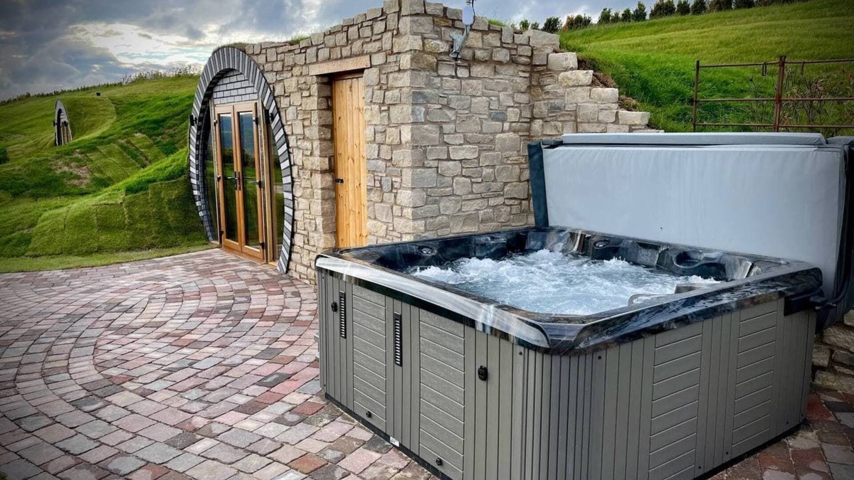 Rhayader Cottage | Rabbits View - Underground Hobbit Home Sleeping 6 guests in 3 bedrooms