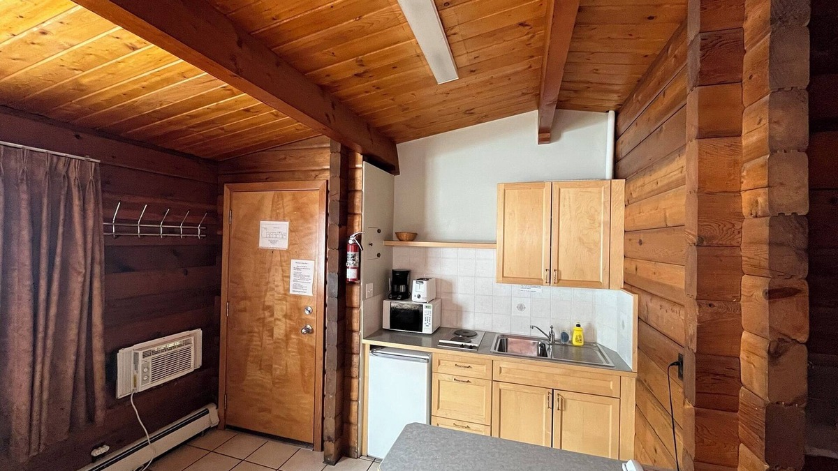 Sylvan Lake Hotel | Raccoon Lodge