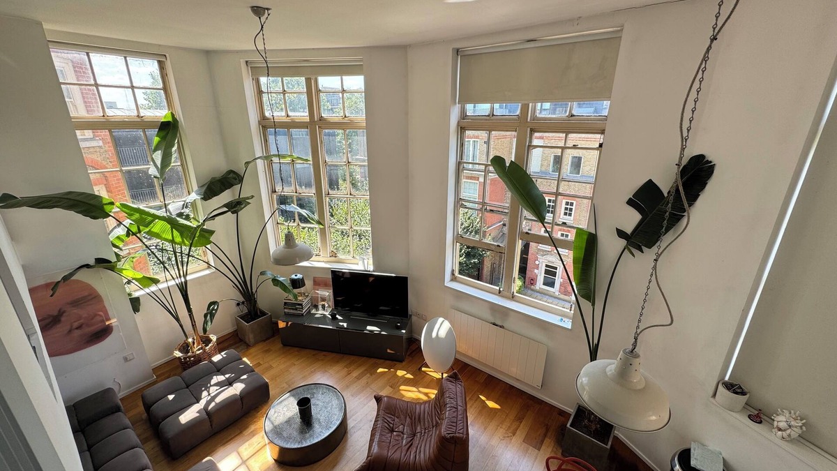 Stepney Green Apartment | Radiant 1BD Maisonette Retreat, Whitechapel