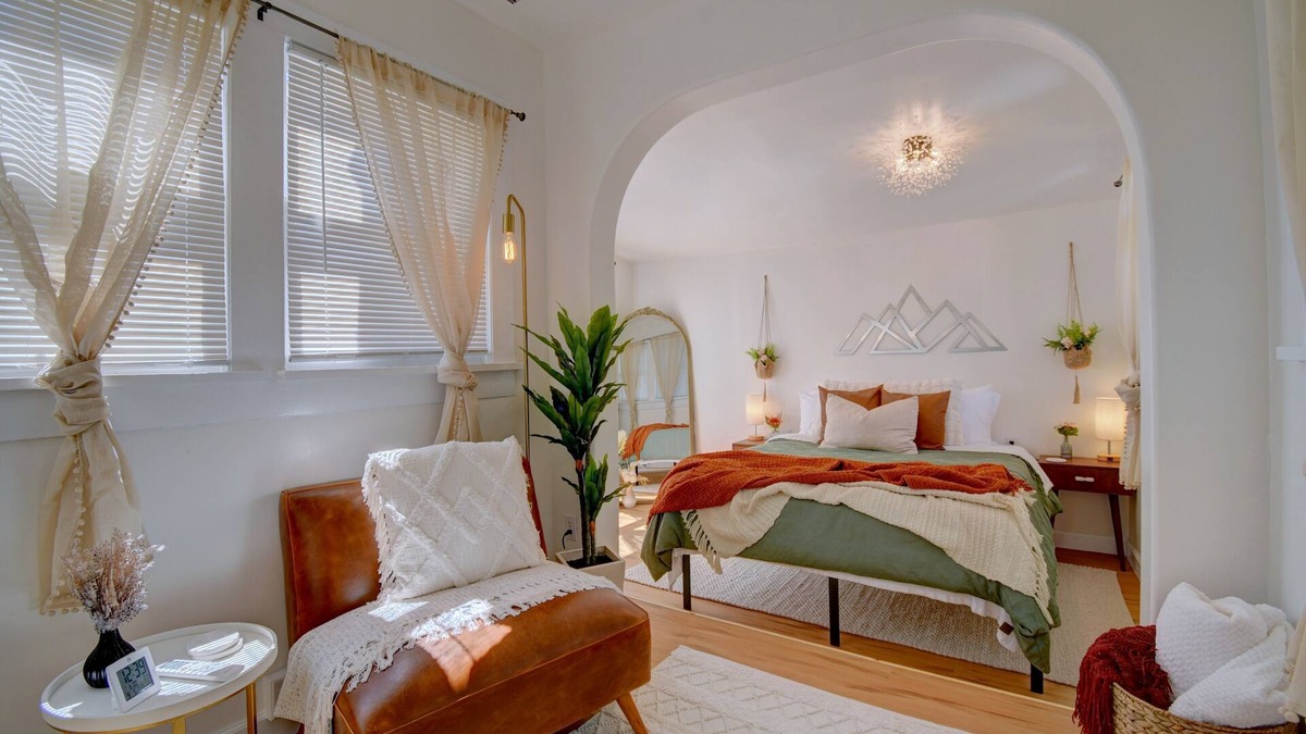 Downtown Albuquerque Apartment | Radiant Historic Downtown Home I Lots of Light I Covered Parking