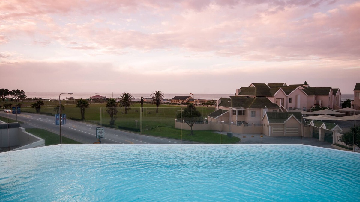 Pollok Beach Hotel | Radisson Blu Hotel, Port Elizabeth