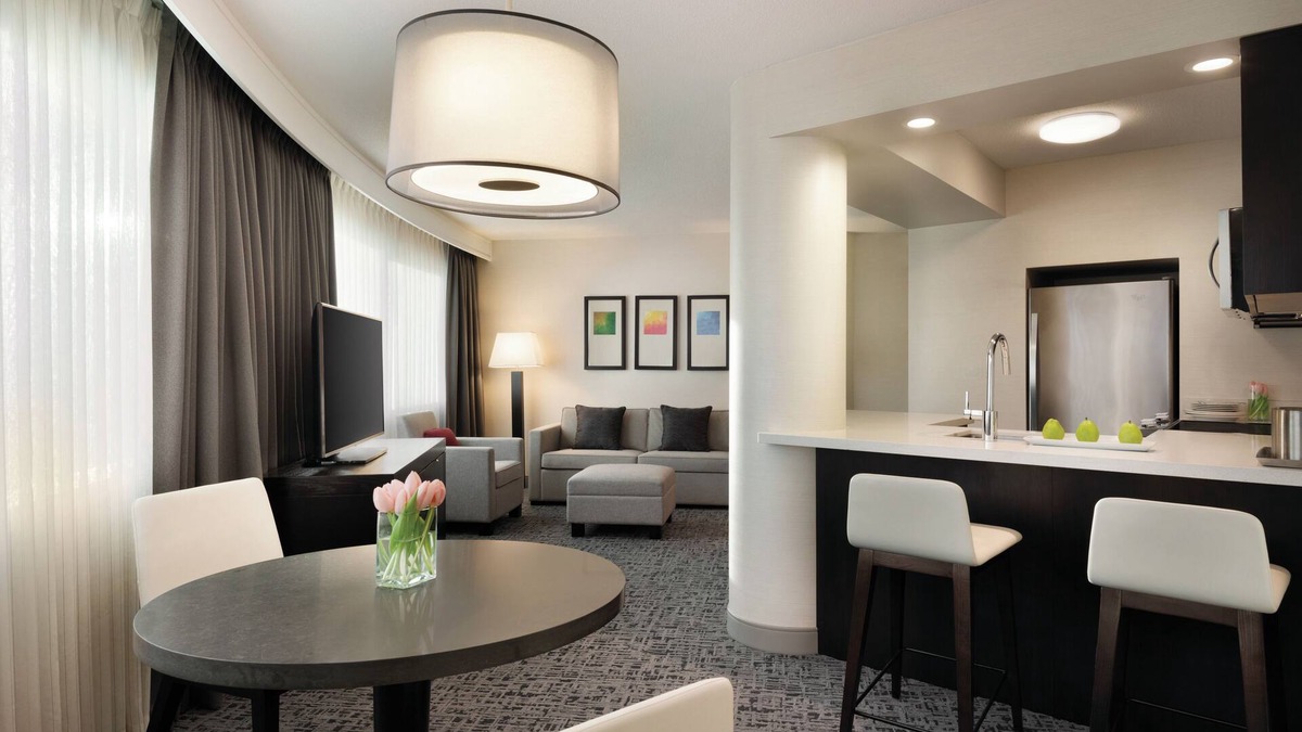Golden Village Apartment | Radisson Hotel Vancouver Airport - Apartment Suites 1King Bedroom - Full Kitchen