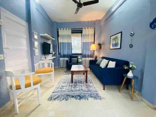 Pali Hill Apartment | Rahat Manazil- The Old Warm Charm 2 Bedroom Apartment in Khar West by Connekt Homes