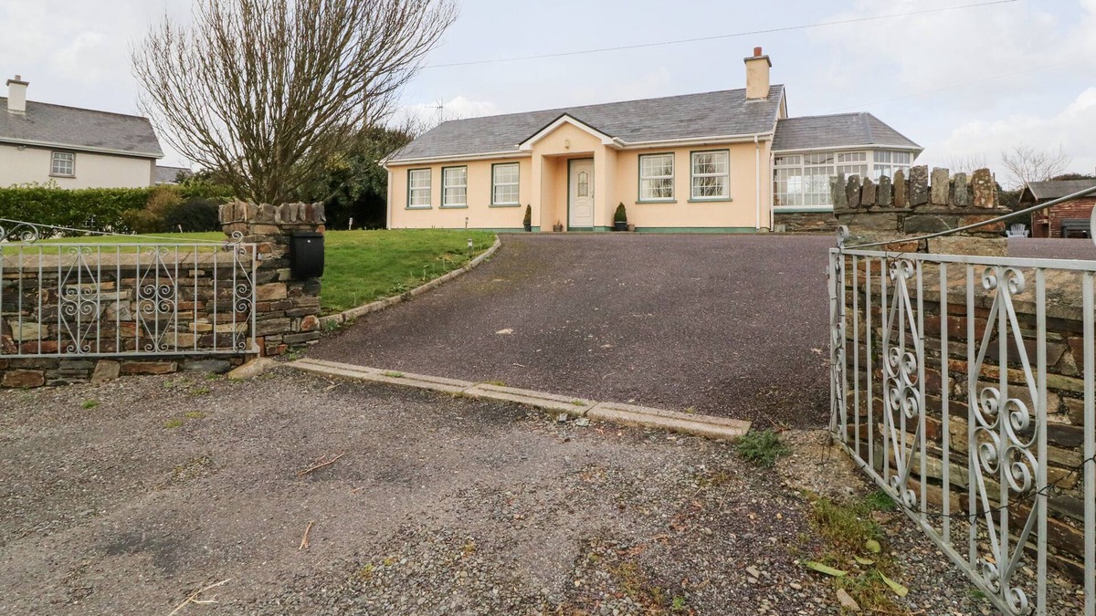 Castletownsend Cottage | RAHEEN, family friendly in Castletownshend, County Cork