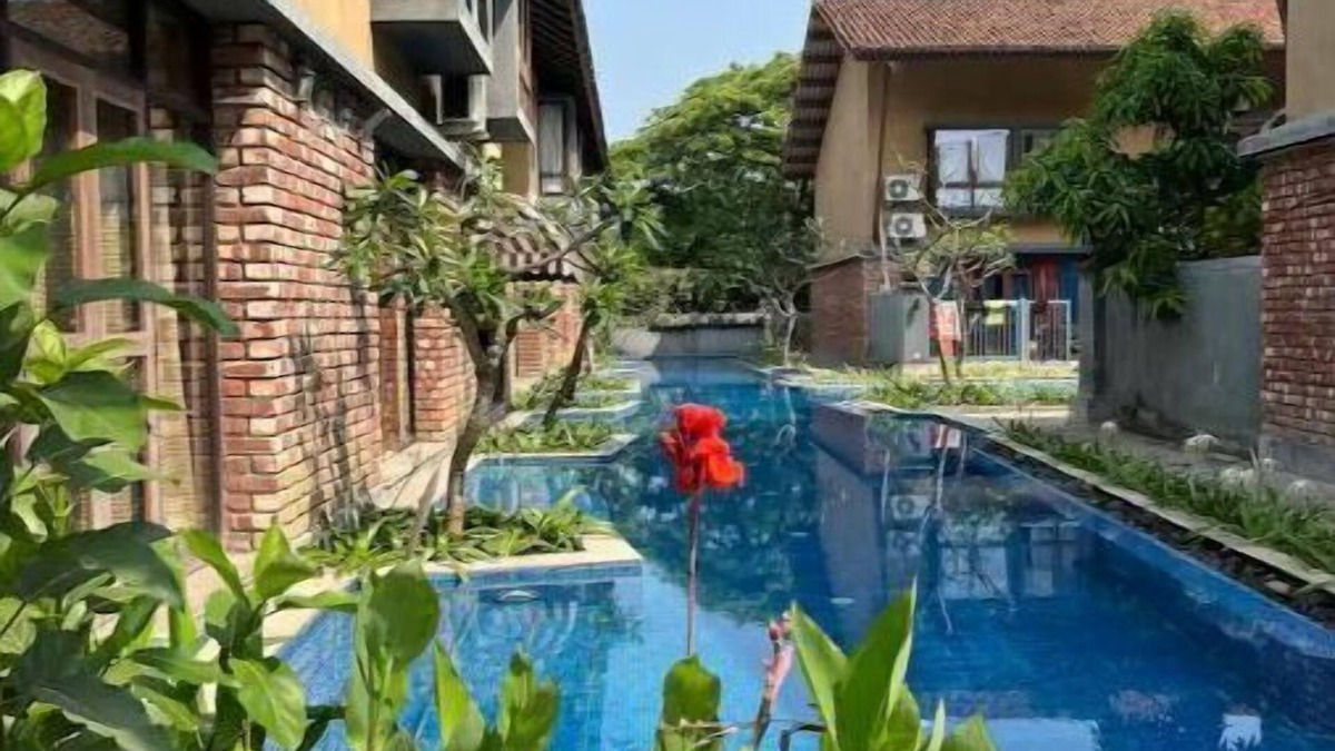 Roychak House | Raichak Elegant Duplex House With A Pool View.