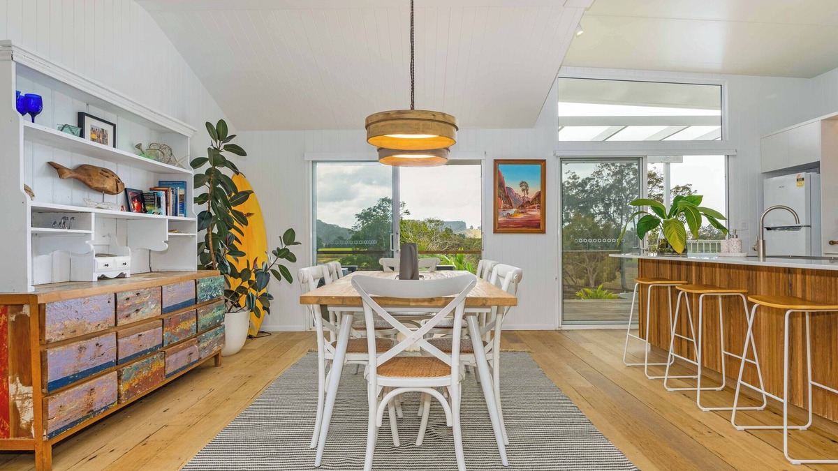 Mooball Cottage | Rail Trail Retreat - Artisan Rural home - 5 mins only to pristine beaches!