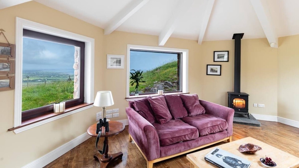 Tralee House | Railway Cottage 2 bedroom house VRBO