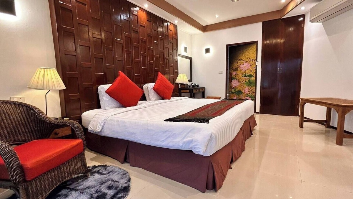 Bang Khla House | Rainbow Arokaya Holistic Longevity Wellness Resort - Riverfront Room 8