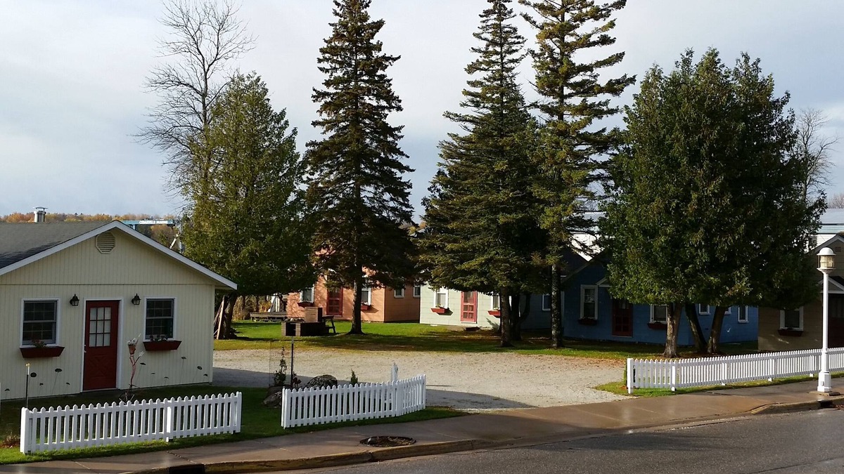 Cedarville Cabin | Rainbow Cabins - Beige Cabin #1