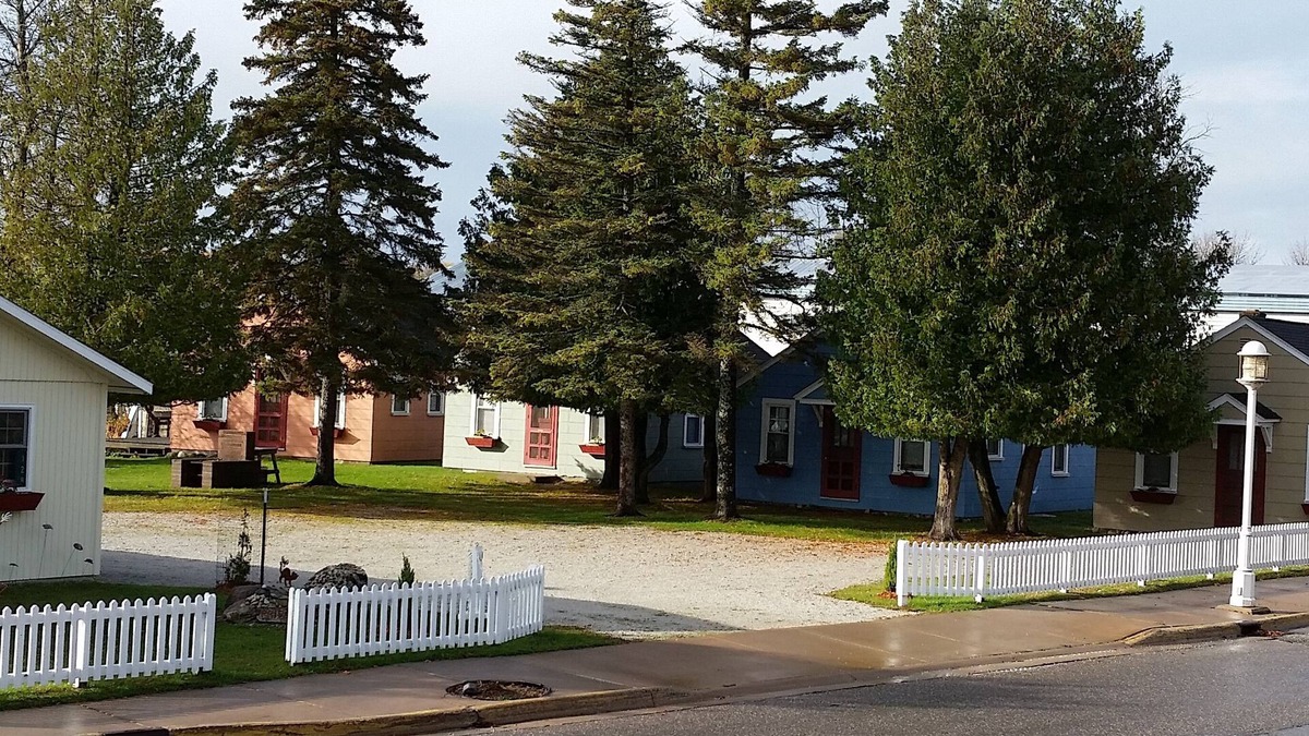 Cedarville Cabin | Rainbow Cabins (Blue Cabin #2)