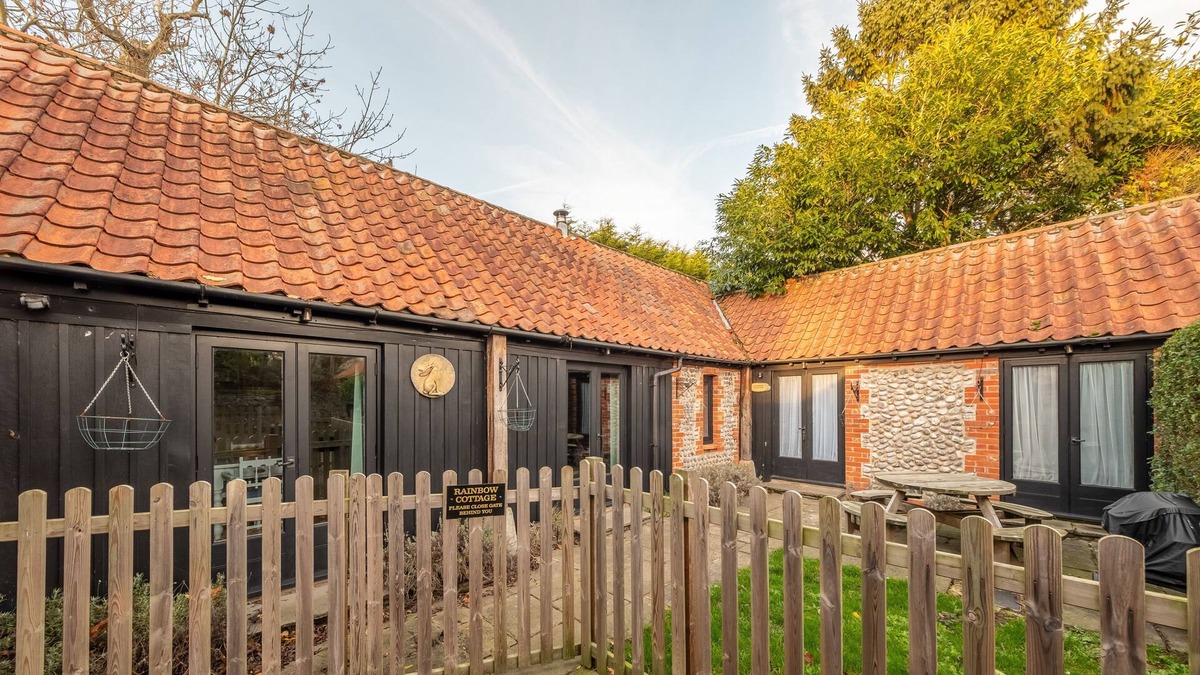 Roughton Apartment | Rainbow Cottage, Roughton, Norfolk