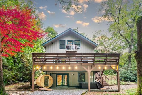 Lake Toxaway House | Rainbow Falls Cabin - Sauna - Hot Tub - Foosball