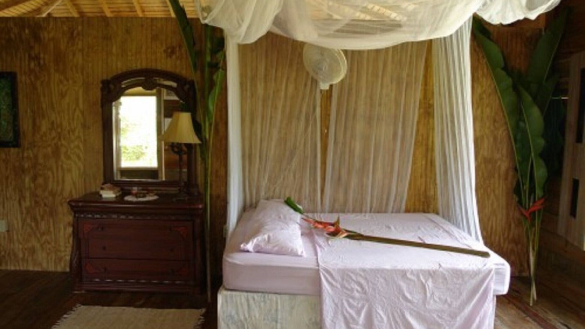 Parlatuvier Cabin | Rainbow lodge Caribbean romance, private waterfall & secluded beaches -