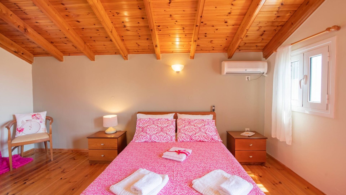 Sinarades Apartment | Rainbow mazonete, Pelekas beach, 40 meters from the sea