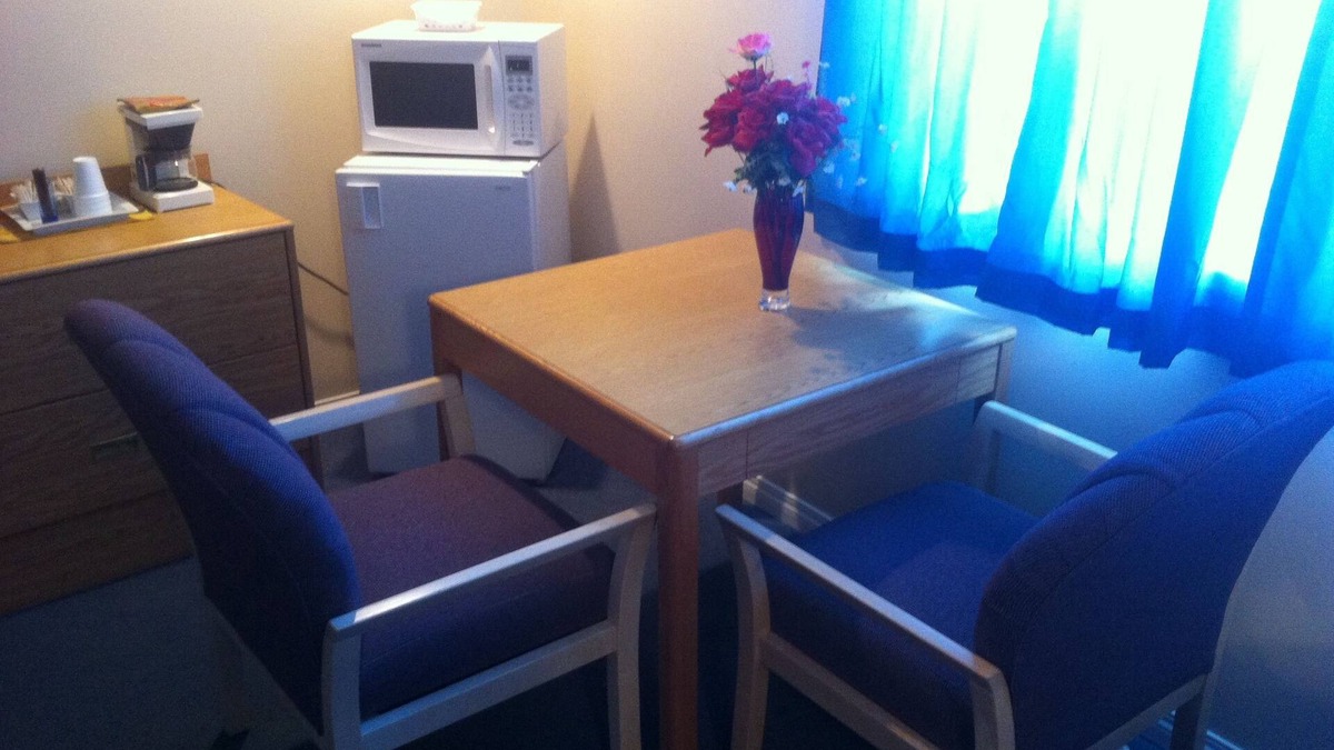 Swift Current Hotel | Rainbow Motel