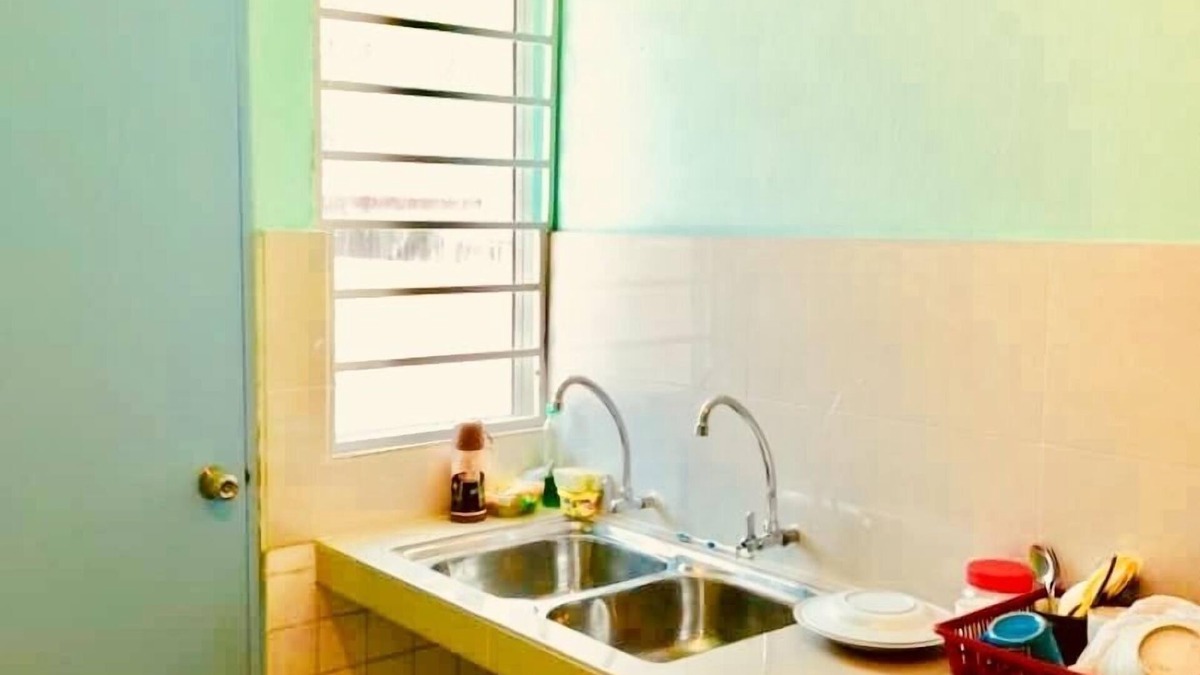 Kota Kinabalu House | Rainbow - Room 29B