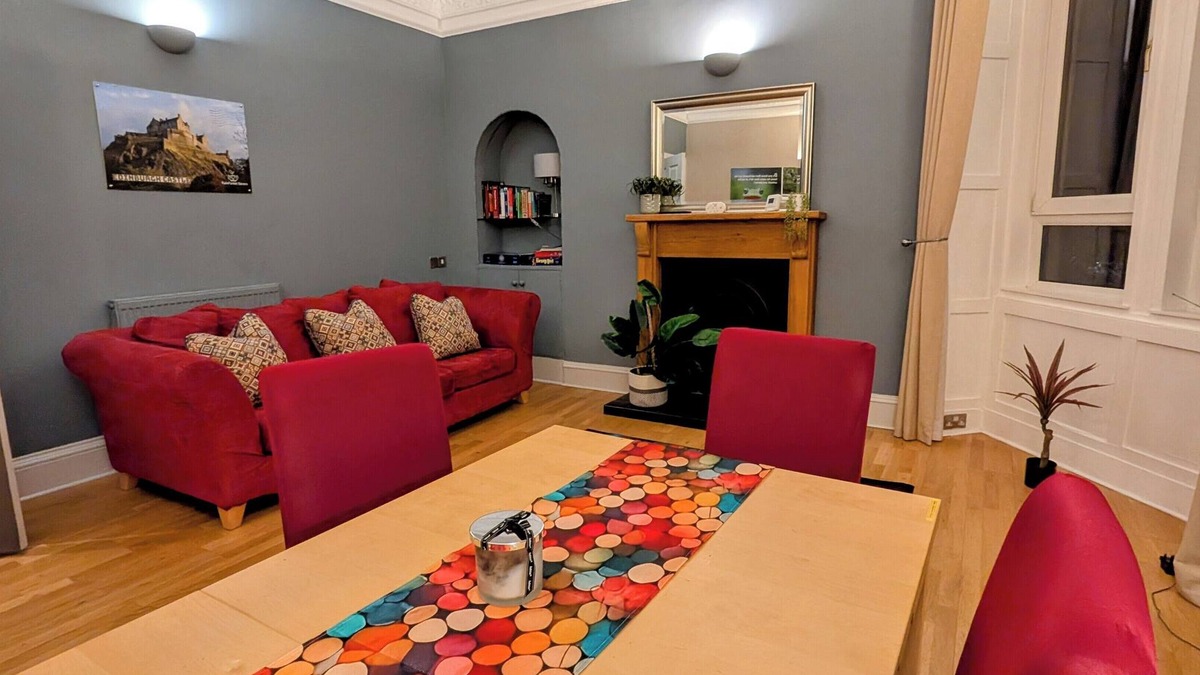 Dalry Apartment | Rainforest Savers Apartment - Edinburgh City Condo