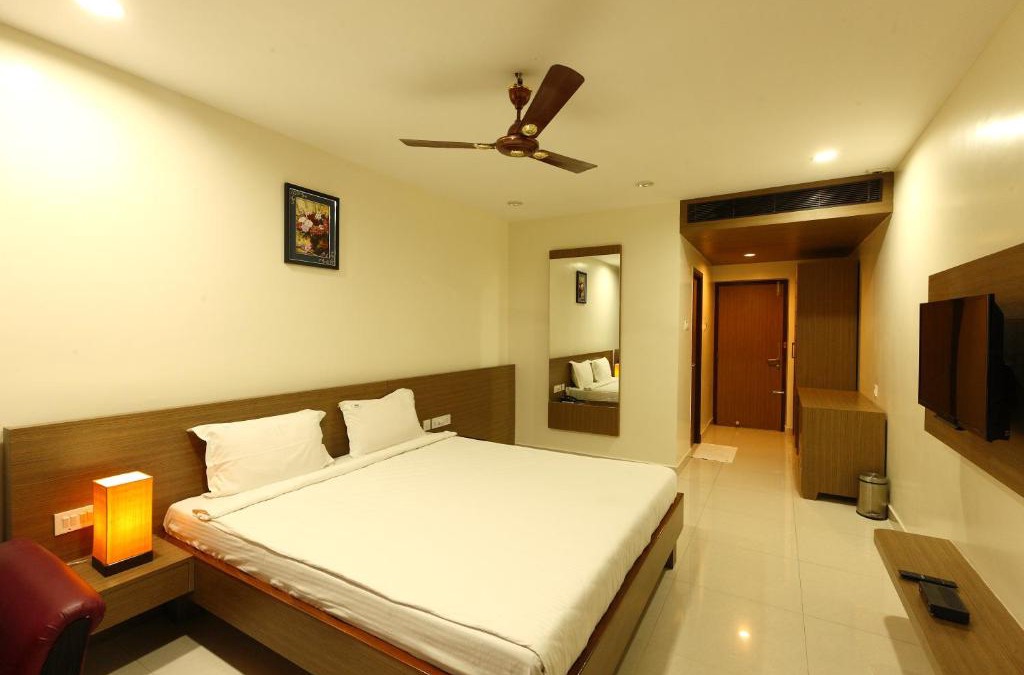 Guduvancheri Hotel | RAJUS RESIDENCY PARK