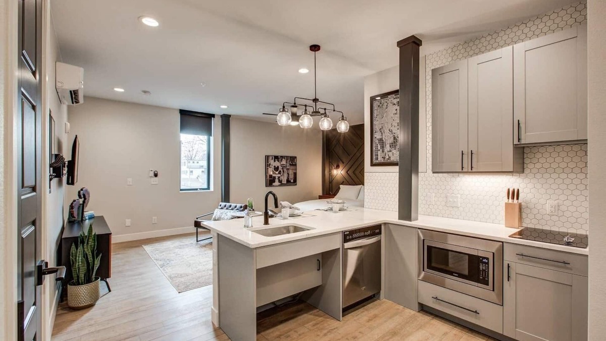 Berkeley Apartment | RALEIGH, Studio with Full Kitchen