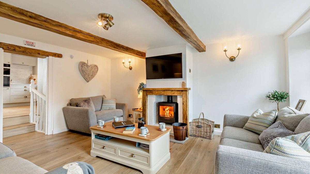 West Down House | Ralphy's Retreats - Three Bedroom House, Sleeps 6
