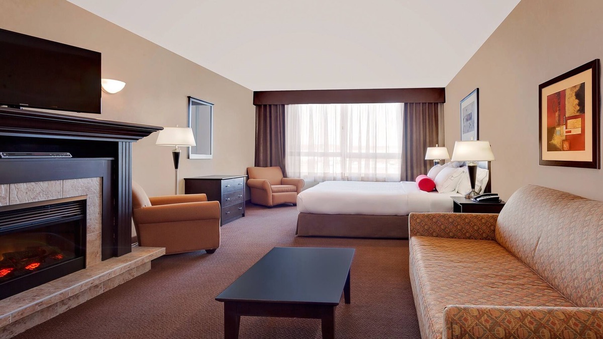 Camrose Hotel | Ramada by Wyndham Camrose