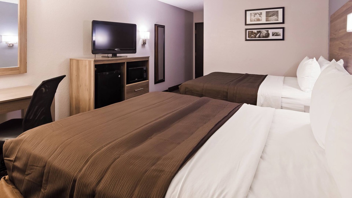 Cedar Rapids - Iowa City Hotel | Ramada by Wyndham Cedar Rapids South