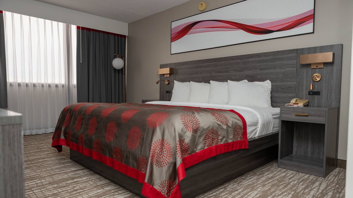 Cedar Rapids - Iowa City Hotel | Ramada by Wyndham Cedar Rapids