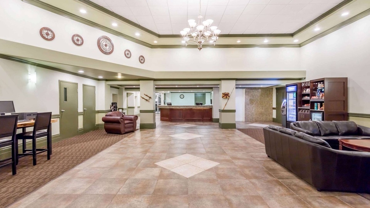 Hinton Hotel | Ramada by Wyndham Hinton