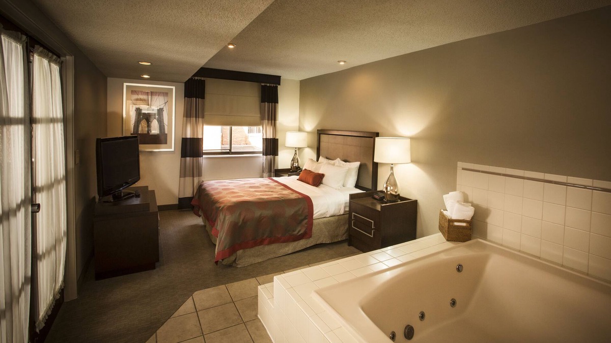 Marquette Hotel | Ramada by Wyndham Marquette