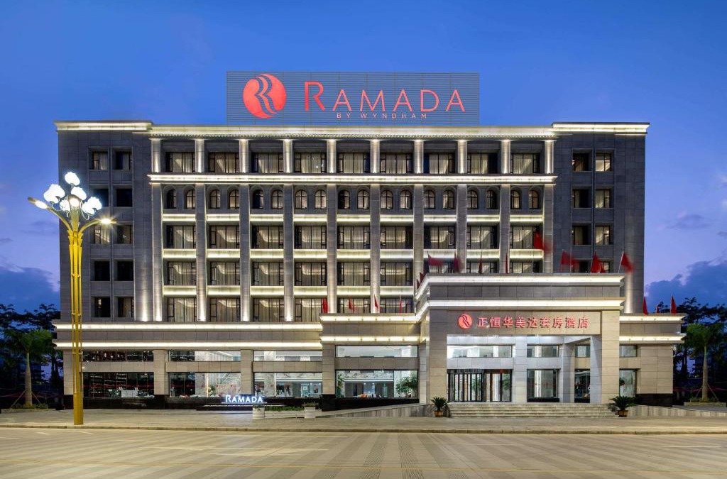 Honghe Hotel | Ramada by Wyndham Mengzi Suites