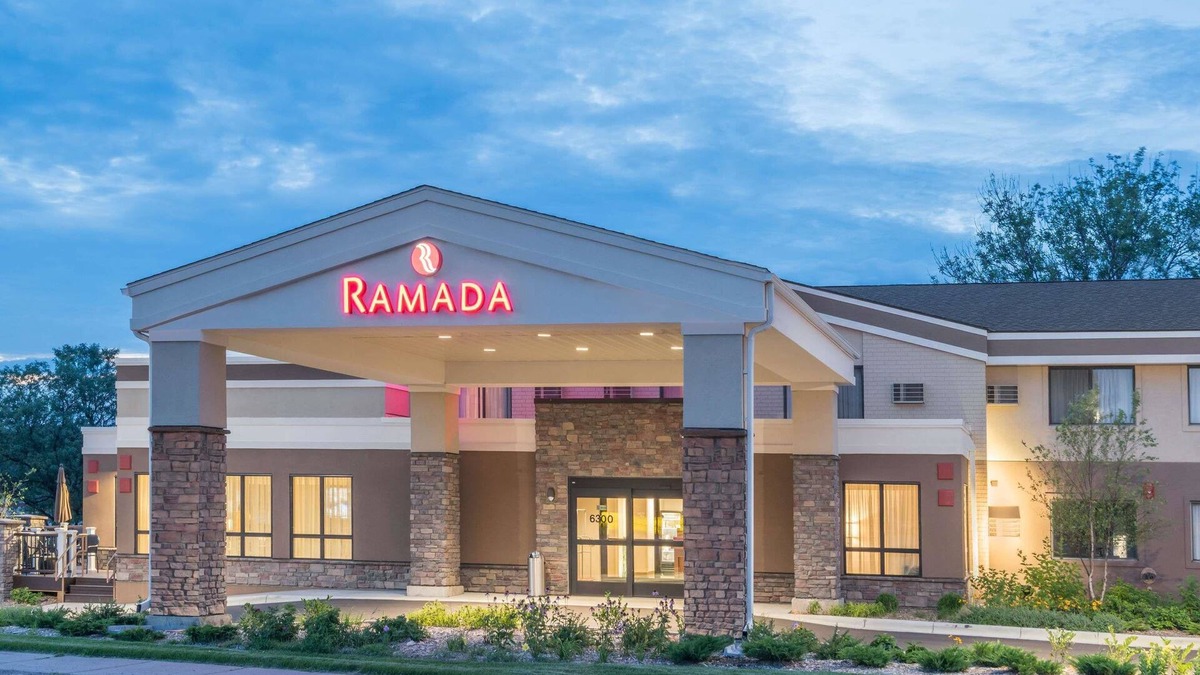 Golden Valley Hotel | Ramada by Wyndham Minneapolis Golden Valley