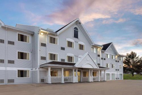Miramichi Hotel | Ramada by Wyndham Miramichi New Brunswick