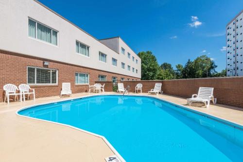 Paintsville Hotel | Ramada by Wyndham Paintsville Hotel & Conference Center