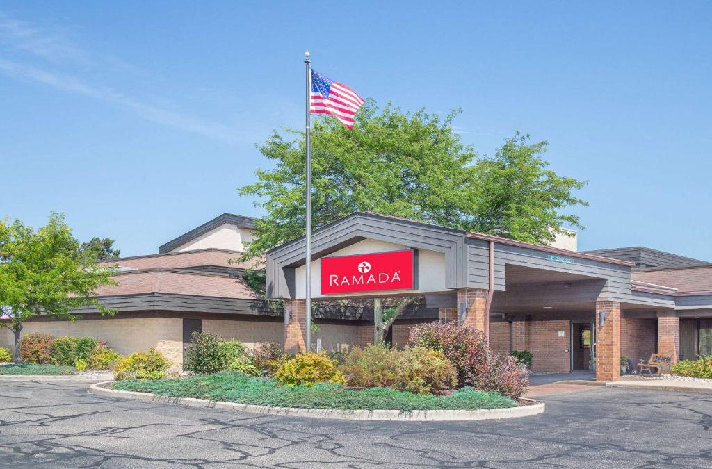 Waupaca Hotel | Ramada by Wyndham Waupaca
