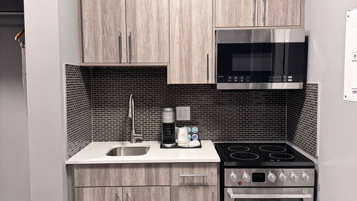 Jasper Place Hotel | Ramada by Wyndham West Edmonton Hotel & Suites