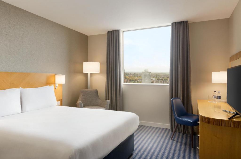 Coventry Hotel | Ramada Hotel & Suites by Wyndham Coventry