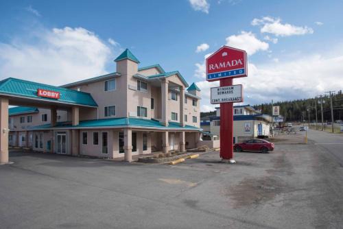 100 Mile House Hotel | Ramada Limited 100 Mile House