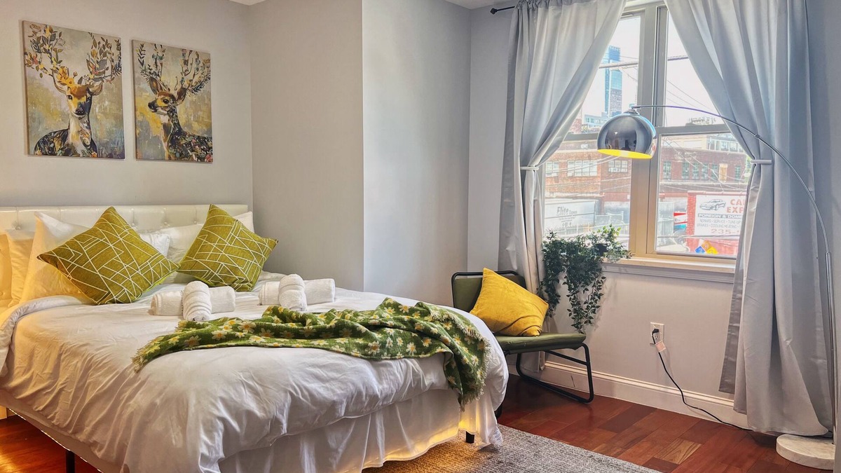 Poplar Apartment | Ramblei near Chinatown & CenterCity: 2-Bedroom - Unit C