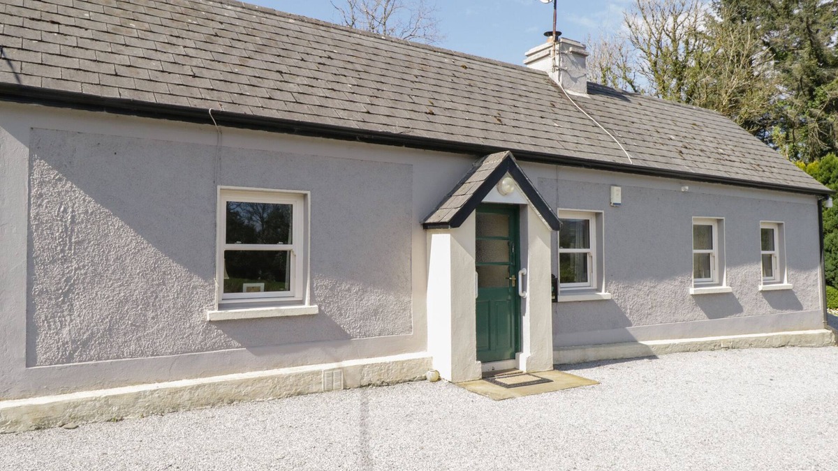 Ballaghnabehy Cottage | RAMBLER'S REST, pet friendly in Manorhamilton, County Leitrim