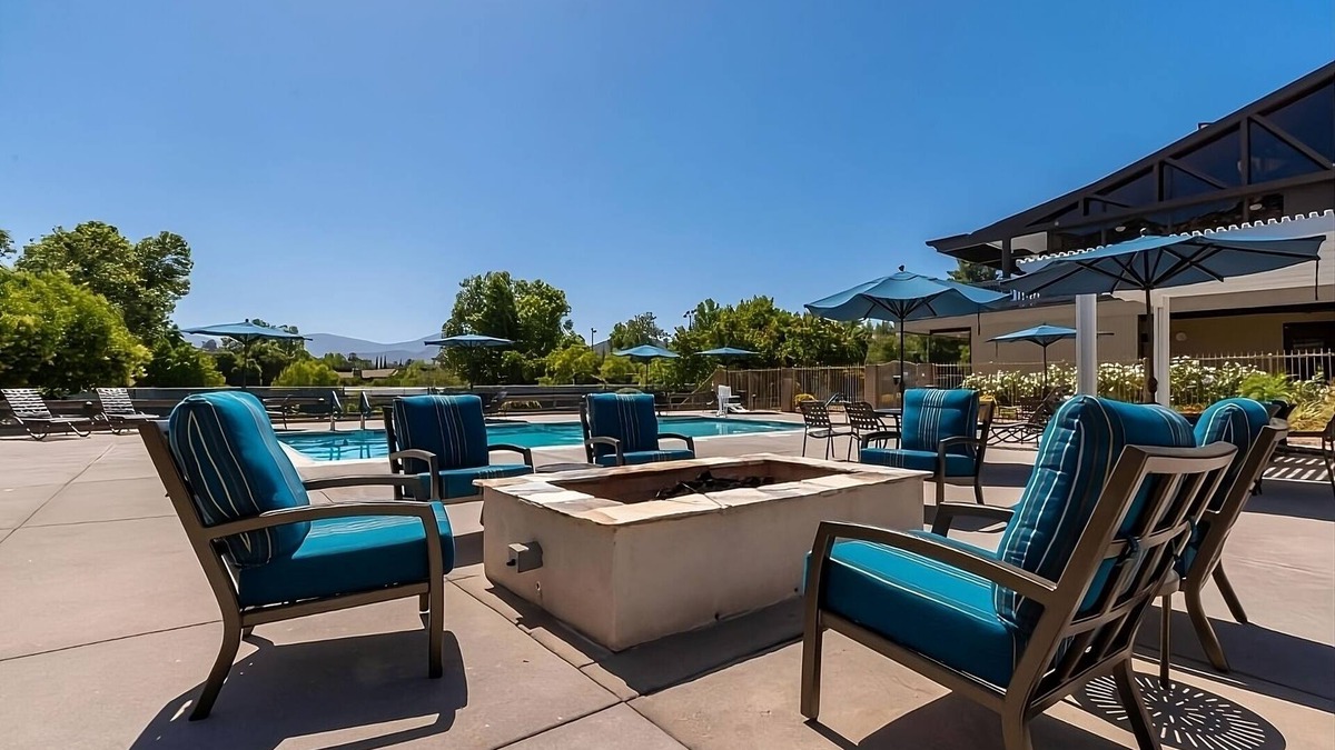 San Diego Country Estates Hotel | Ramona Retreat | 2 Units | Pool & Balcony | Full Kitchen